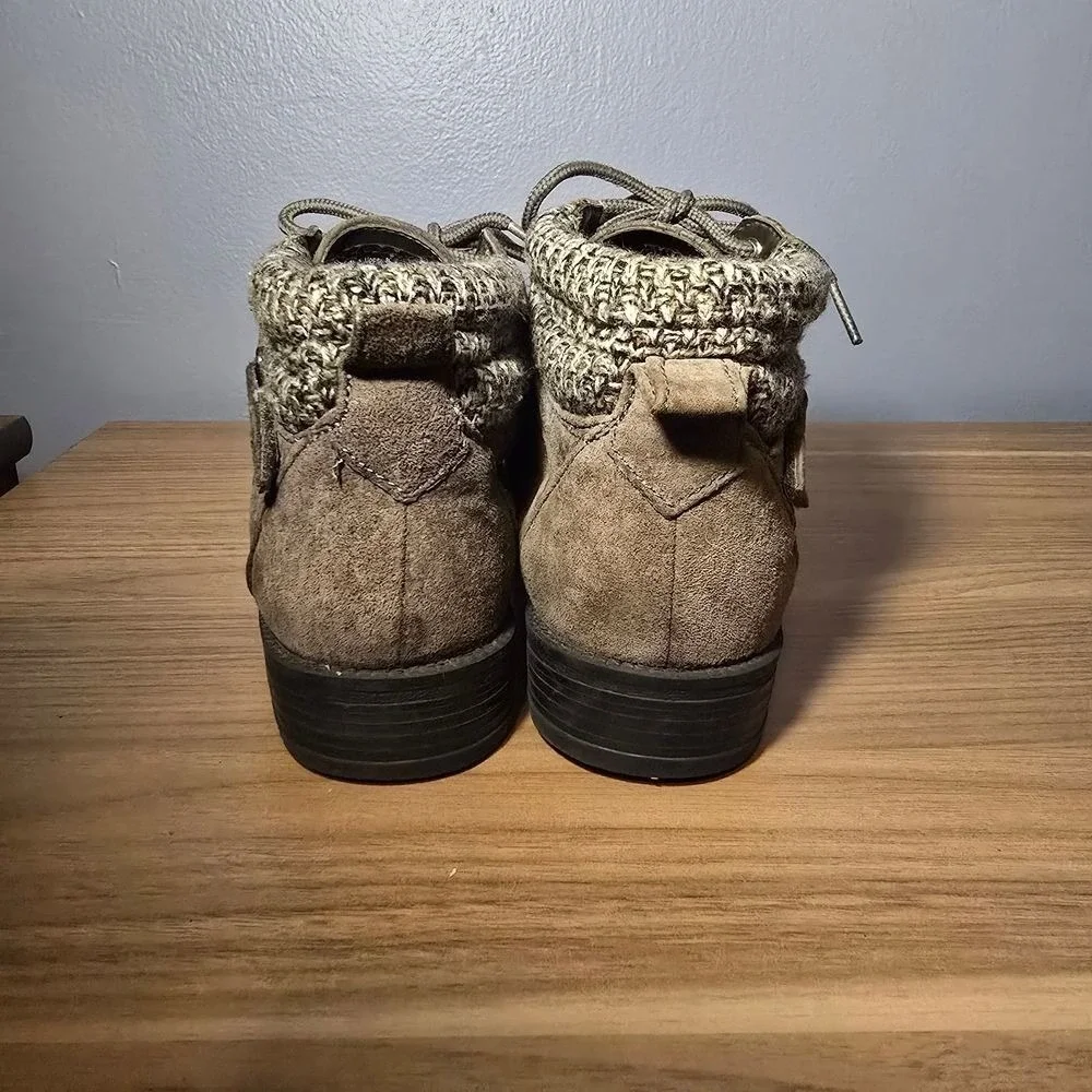 RUGGED‎ OUTBACK Women's Grey Suede Sweater Top Ankle Hiking Boots Size 8